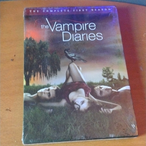 2 for $20😀First Season The Vampire Diaries DVD Set - Picture 1 of 3